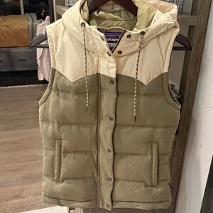 Woman’s Patagonia Hooded Puffer Vest in Cream and Tan